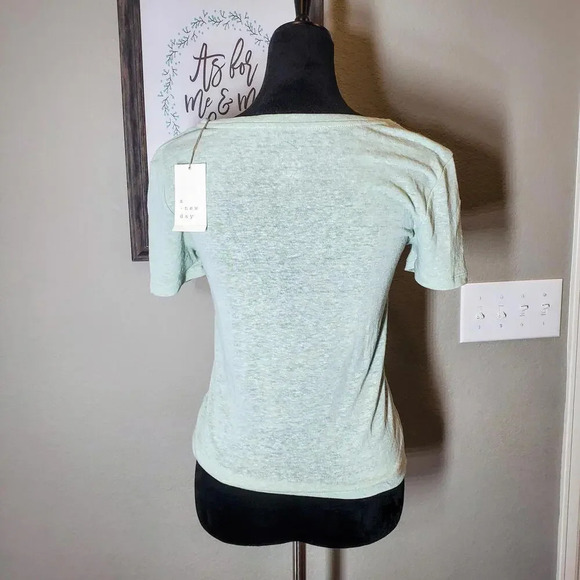 NWT a new day Green V-Neck Twist Front Blouse Top Size X-Small XS - Picture 3 of 12